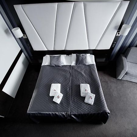 Hotel Grafit Kostomloty Pierwsze Buitenkant foto