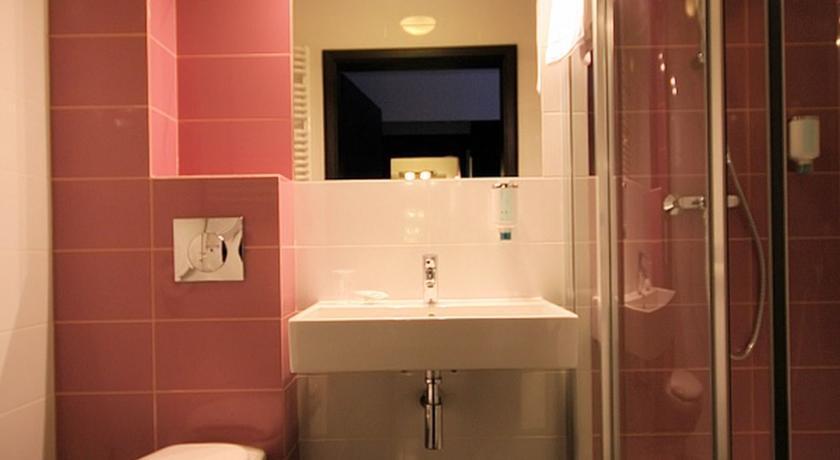 Hotel Grafit Kostomloty Pierwsze Buitenkant foto