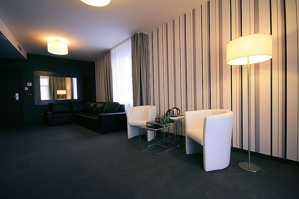 Hotel Grafit Kostomloty Pierwsze Kamer foto