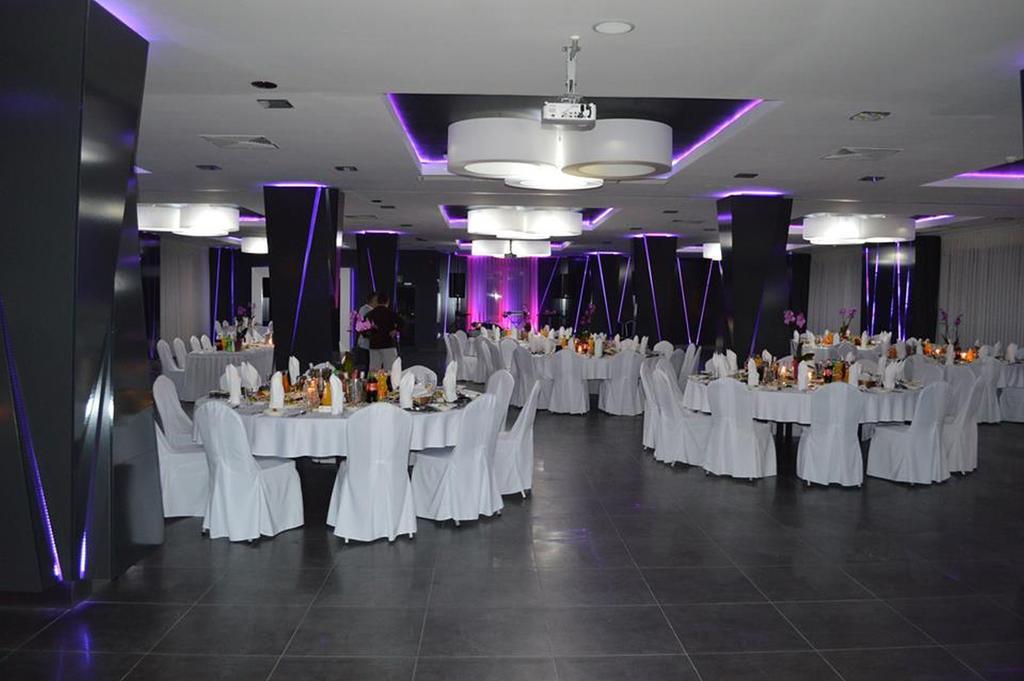 Hotel Grafit Kostomloty Pierwsze Buitenkant foto
