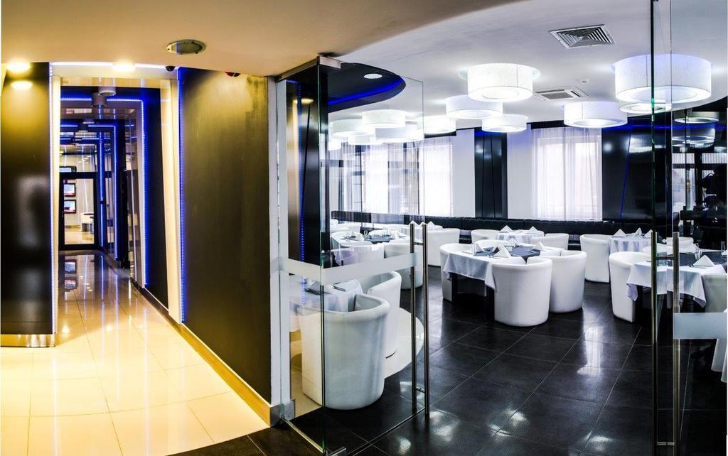 Hotel Grafit Kostomloty Pierwsze Buitenkant foto