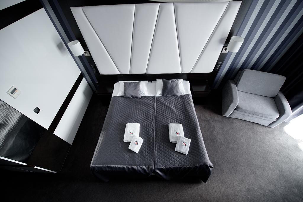 Hotel Grafit Kostomloty Pierwsze Buitenkant foto