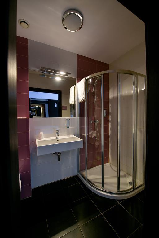 Hotel Grafit Kostomloty Pierwsze Buitenkant foto