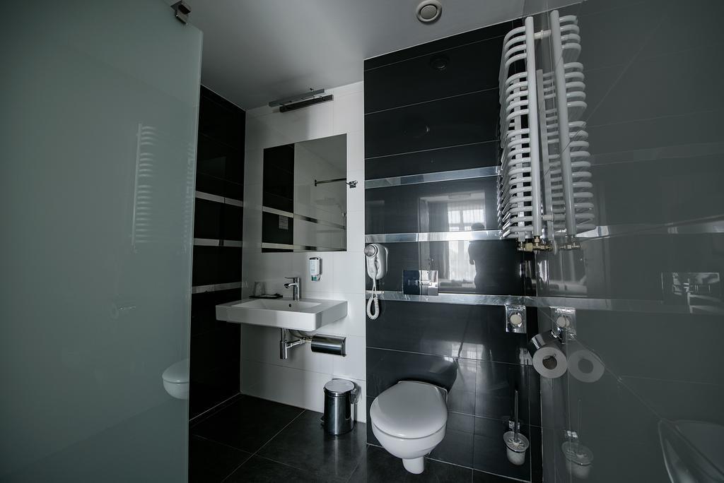 Hotel Grafit Kostomloty Pierwsze Buitenkant foto