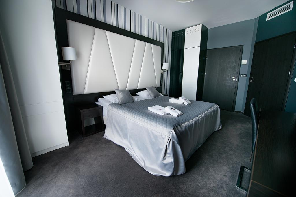 Hotel Grafit Kostomloty Pierwsze Buitenkant foto